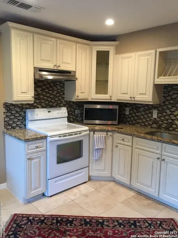 $1,900 | 14929 Moss View, San Antonio, TX 78232