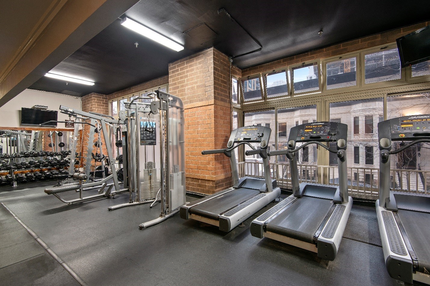 100 West Chestnut Street, Unit 2505 Chicago, IL 60610 - Photo 8 of 13 a view of gym