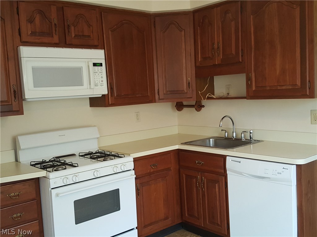 19618 Libby Road Maple Heights, OH 44137 - Photo 2 of 13 Gallery Image 2
