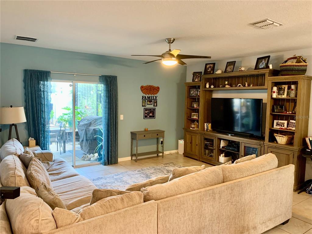 4935 Reflecting Pond Circle Wimauma, FL 33598 - Photo 5 of 21
