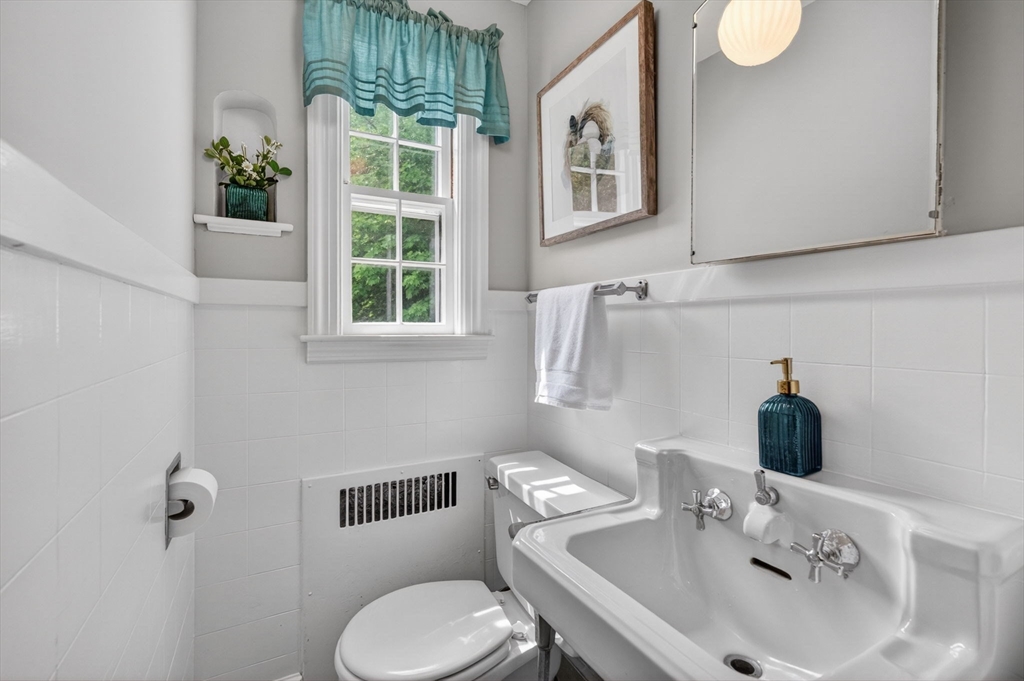 9 Stratford Road Andover, MA 01810 - Photo 18 of 35