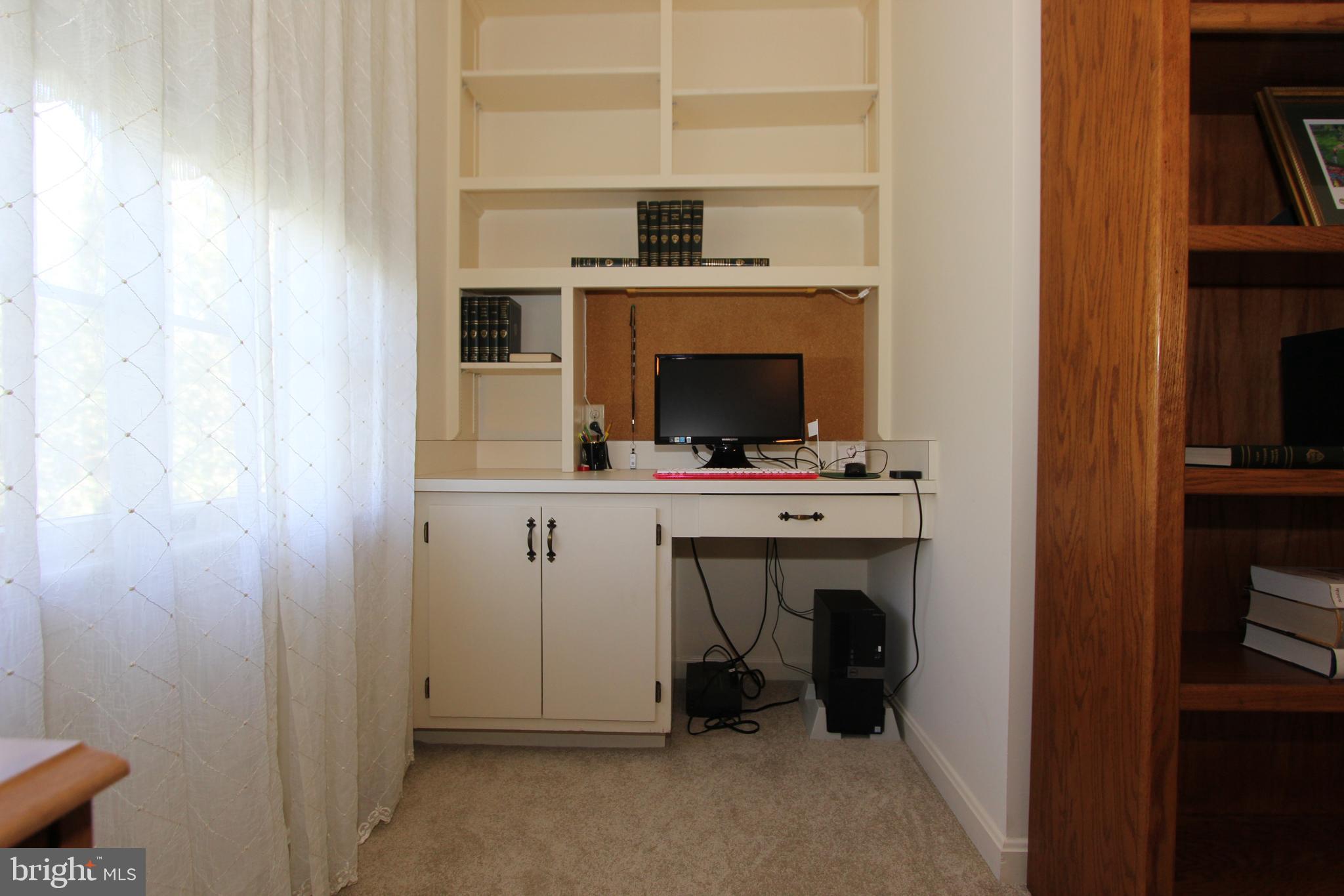 7133 Poole Jones Road Frederick, MD 21702 - Photo 26 of 67 Bedroom 3 built-in office area