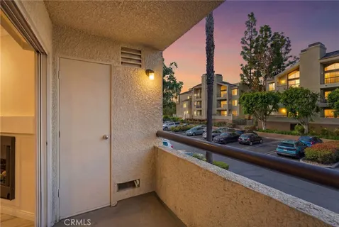 $519,500 | 5525 Canoga Avenue, Unit 129, Woodland Hills, CA 91367