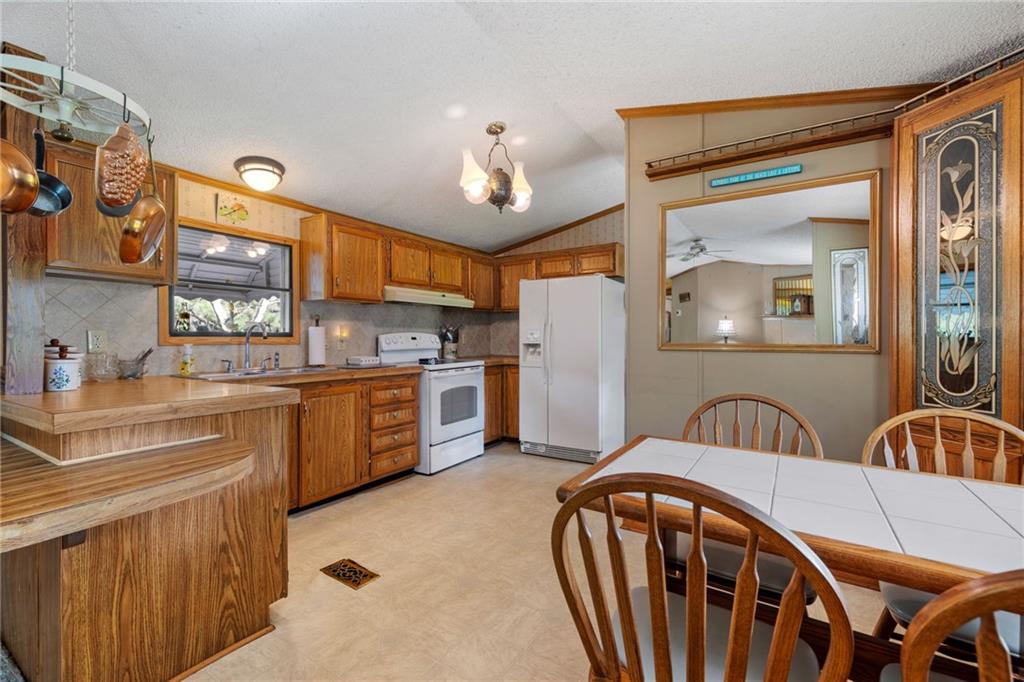385 Garner Road Edinburg, PA 16116 - Photo 14 of 31 a kitchen with cabinets a sink and appliances