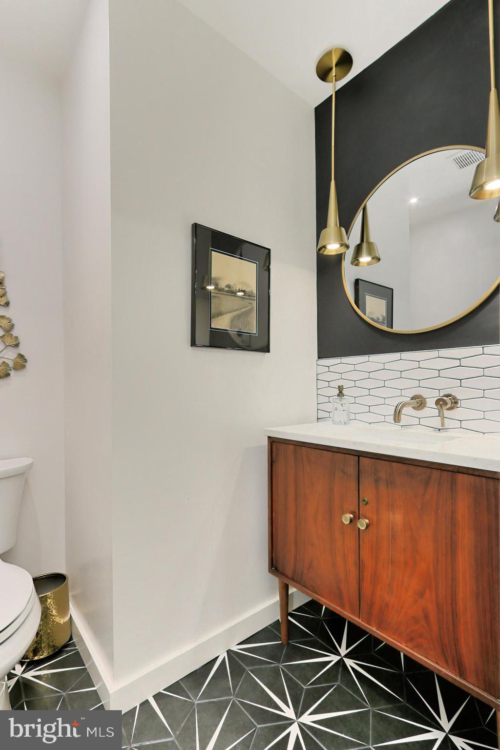 11703 Vale Road Oakton, VA 22124 - Photo 24 of 55 Gallery Image 24
