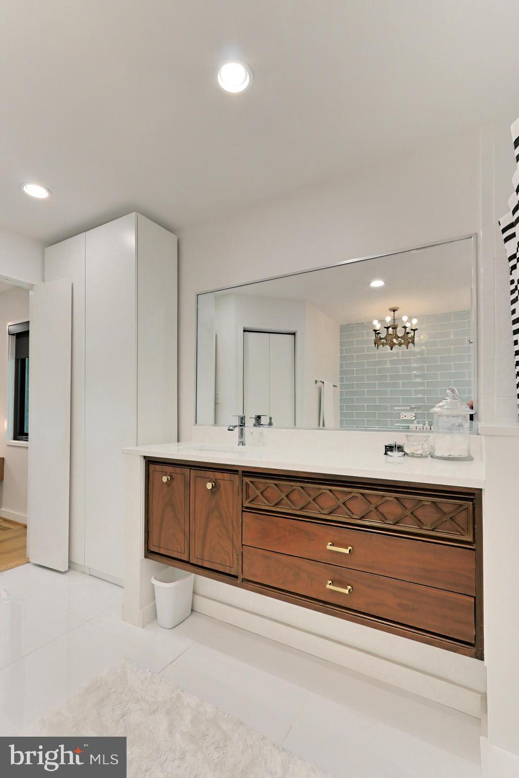 11703 Vale Road Oakton, VA 22124 - Photo 28 of 55 Gallery Image 28
