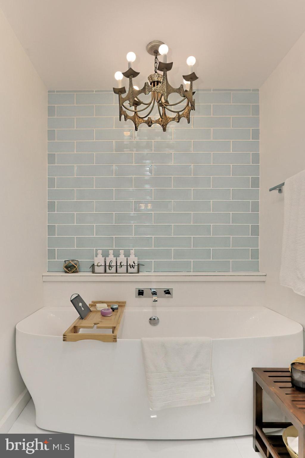 11703 Vale Road Oakton, VA 22124 - Photo 29 of 55 Gallery Image 29