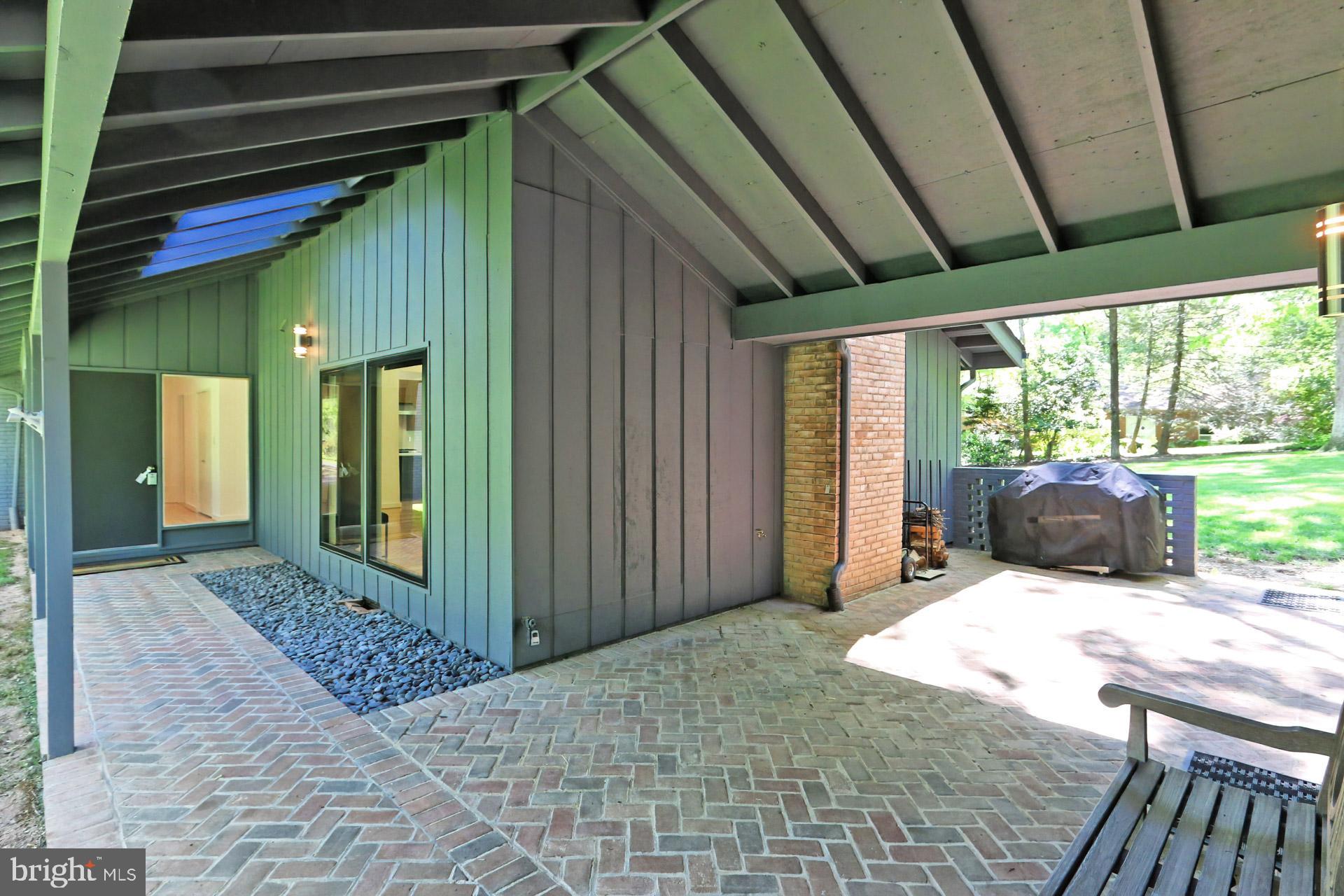 11703 Vale Road Oakton, VA 22124 - Photo 5 of 55 Gallery Image 5
