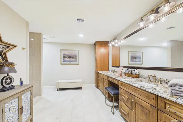 $1,175,000 | 7869 County Road 311, D'Hanis, TX 78850