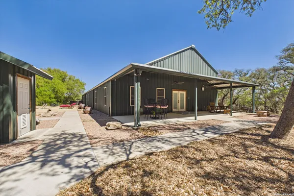$1,175,000 | 7869 County Road 311, D'Hanis, TX 78850