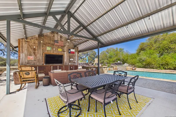 $1,175,000 | 7869 County Road 311, D'Hanis, TX 78850