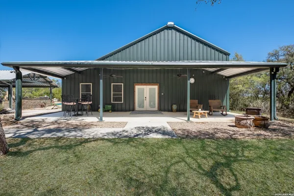 $1,175,000 | 7869 County Road 311, D'Hanis, TX 78850