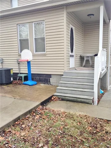 a view of entryway with a front door