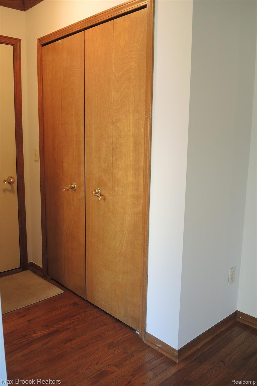 1240 Bembridge Drive Rochester, MI 48307 - Photo 8 of 48 BACK HALL ENTRY WITH COAT CLOSET