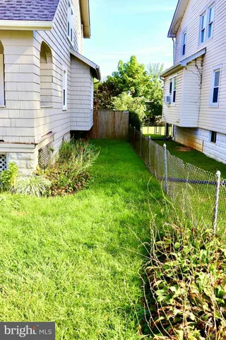 a view of a back yard of the house