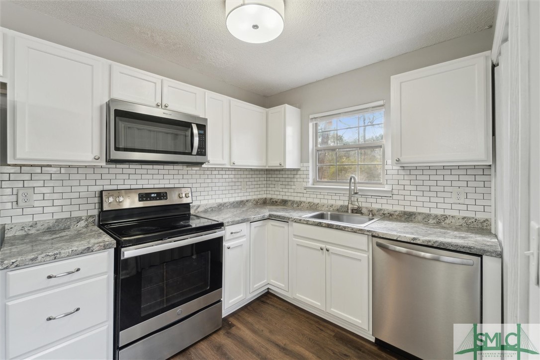 235 Davis Street Allenhurst, GA 31313 - Photo 5 of 13 Gallery Image 5
