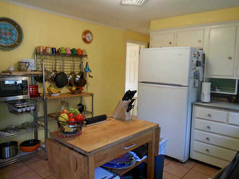 196 Pendar Road North Kingstown, RI 02852 - Photo 11 of 24 Kitchen.
