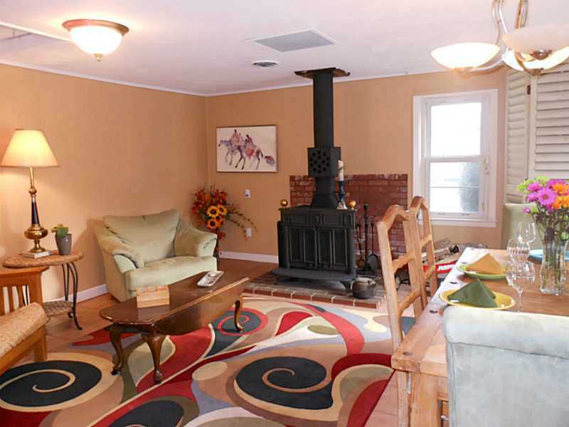 196 Pendar Road North Kingstown, RI 02852 - Photo 3 of 24 Living Room.