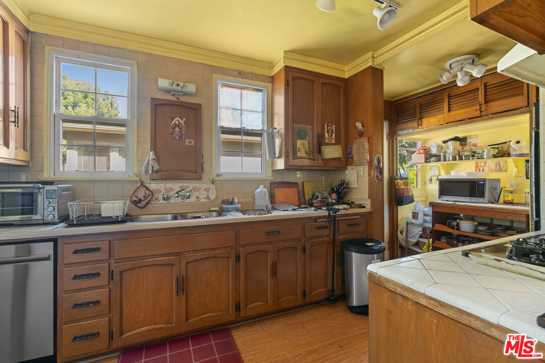 10582 Cheviot Drive Los Angeles, CA 90064 - Photo 16 of 23