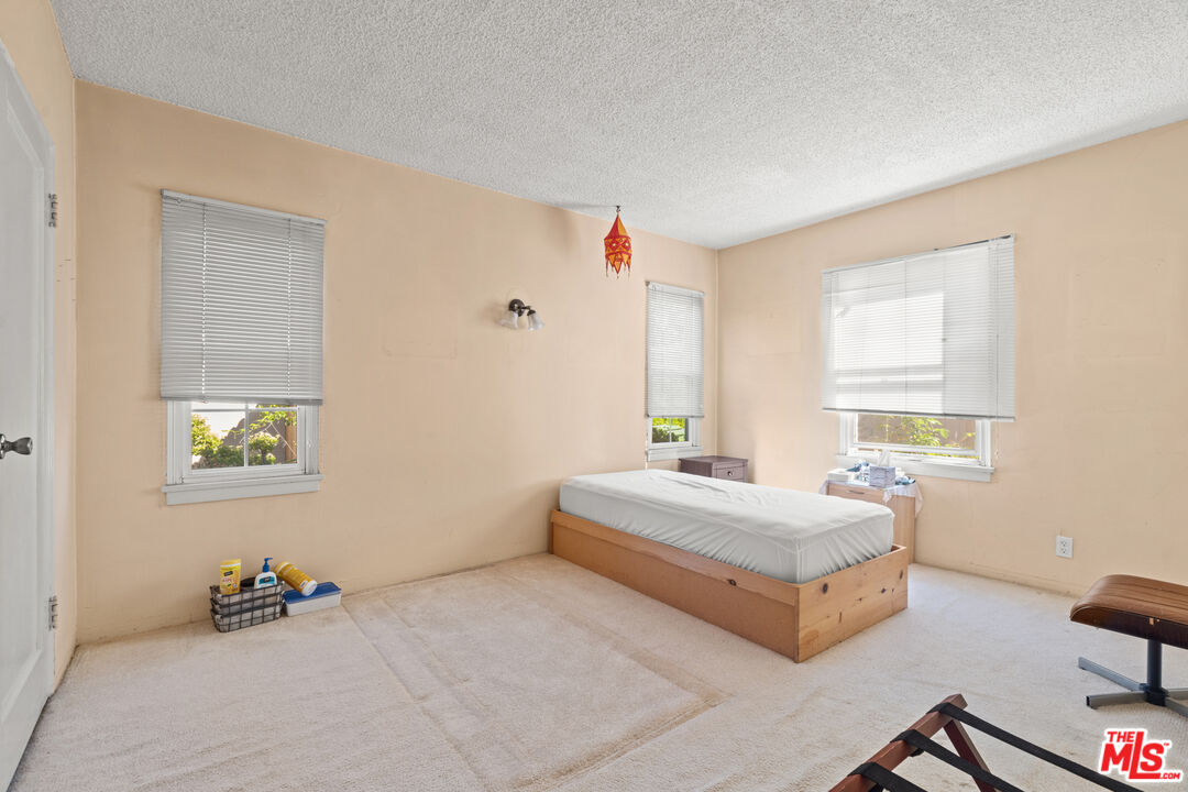 10582 Cheviot Drive Los Angeles, CA 90064 - Photo 20 of 23