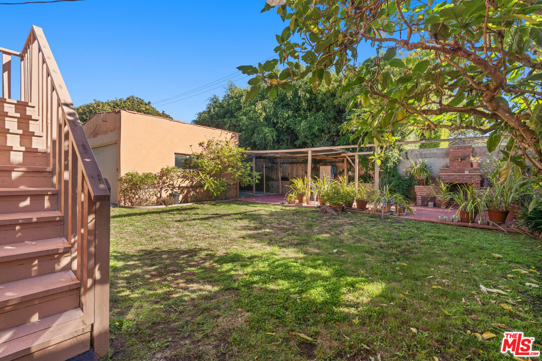 10582 Cheviot Drive Los Angeles, CA 90064 - Photo 3 of 23