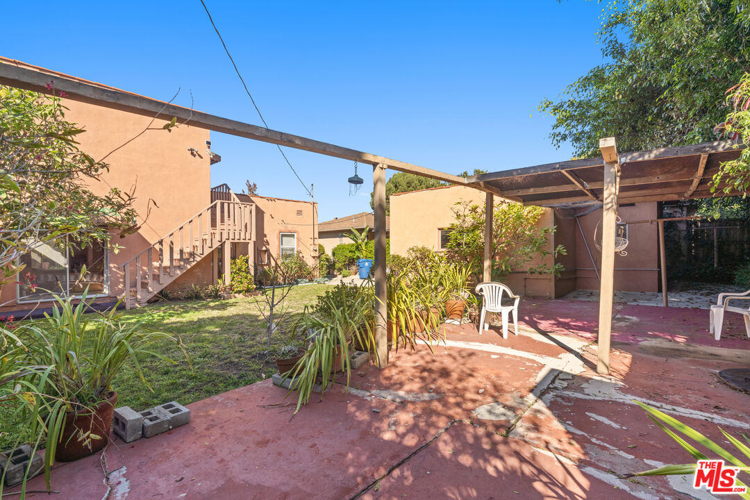 10582 Cheviot Drive Los Angeles, CA 90064 - Photo 4 of 23