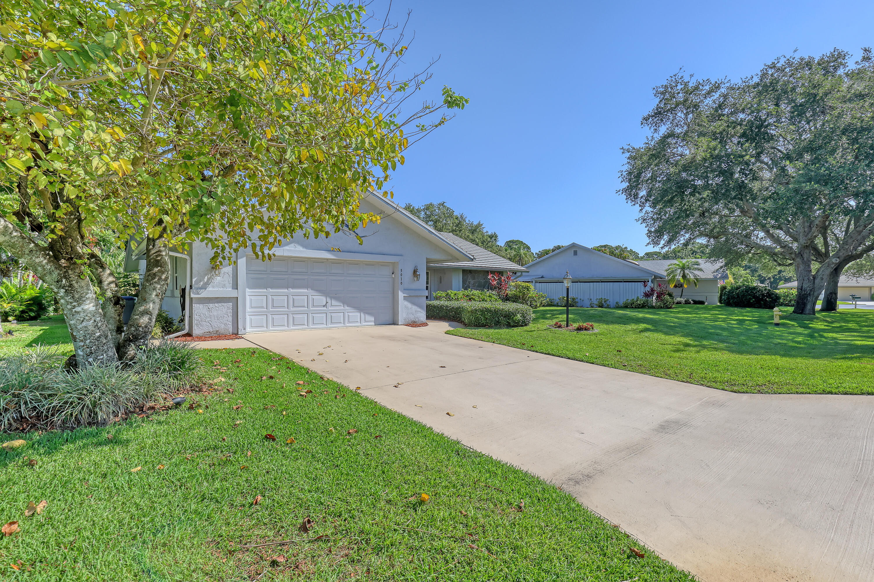 5010 Southeast Hanson Circle Stuart, FL 34997 - Photo 2 of 59 5010 SE Hansons (1)