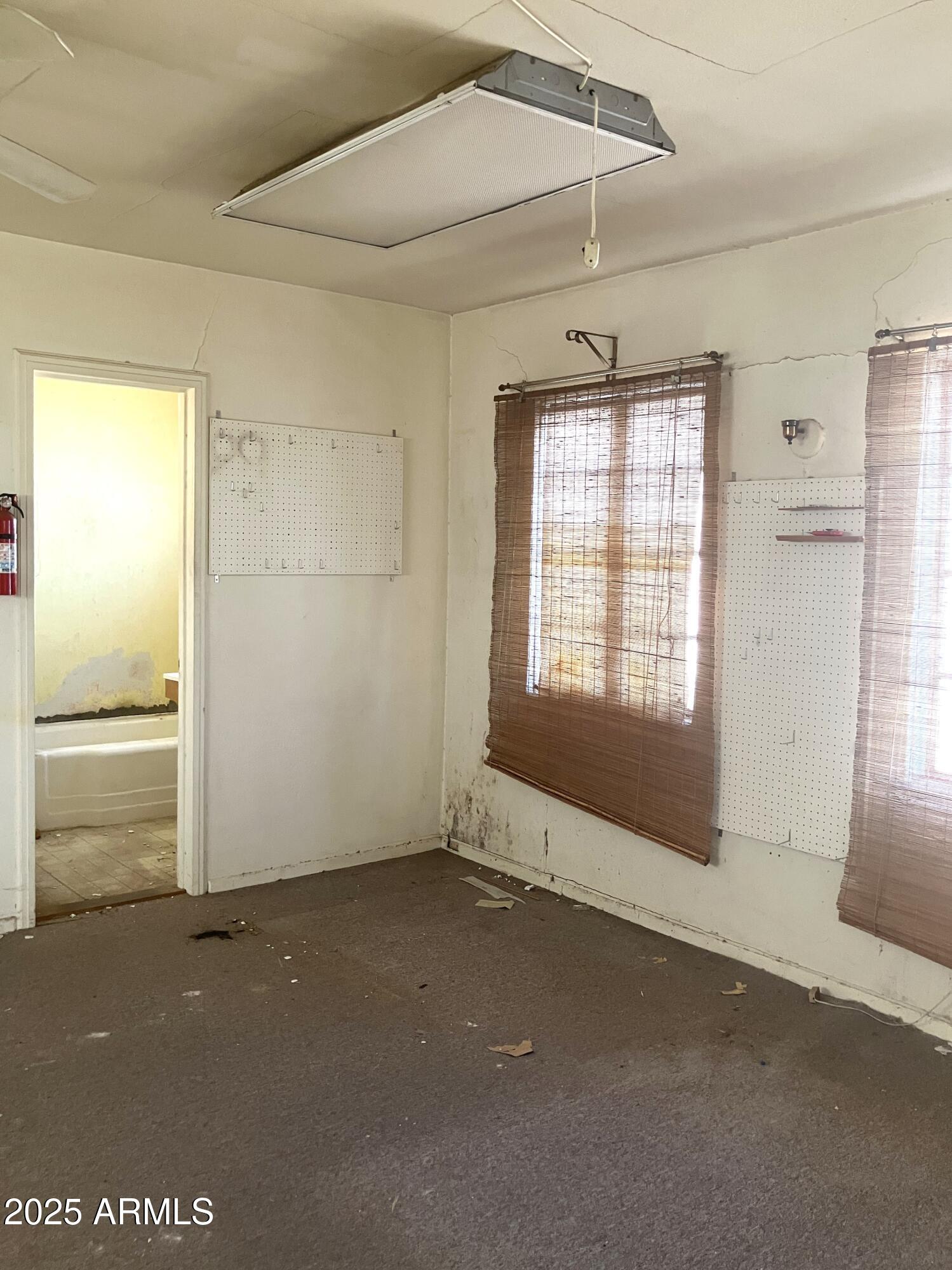 1637 East Roma Avenue Phoenix, AZ 85016 - Photo 66 of 78 a view of an empty room with a window