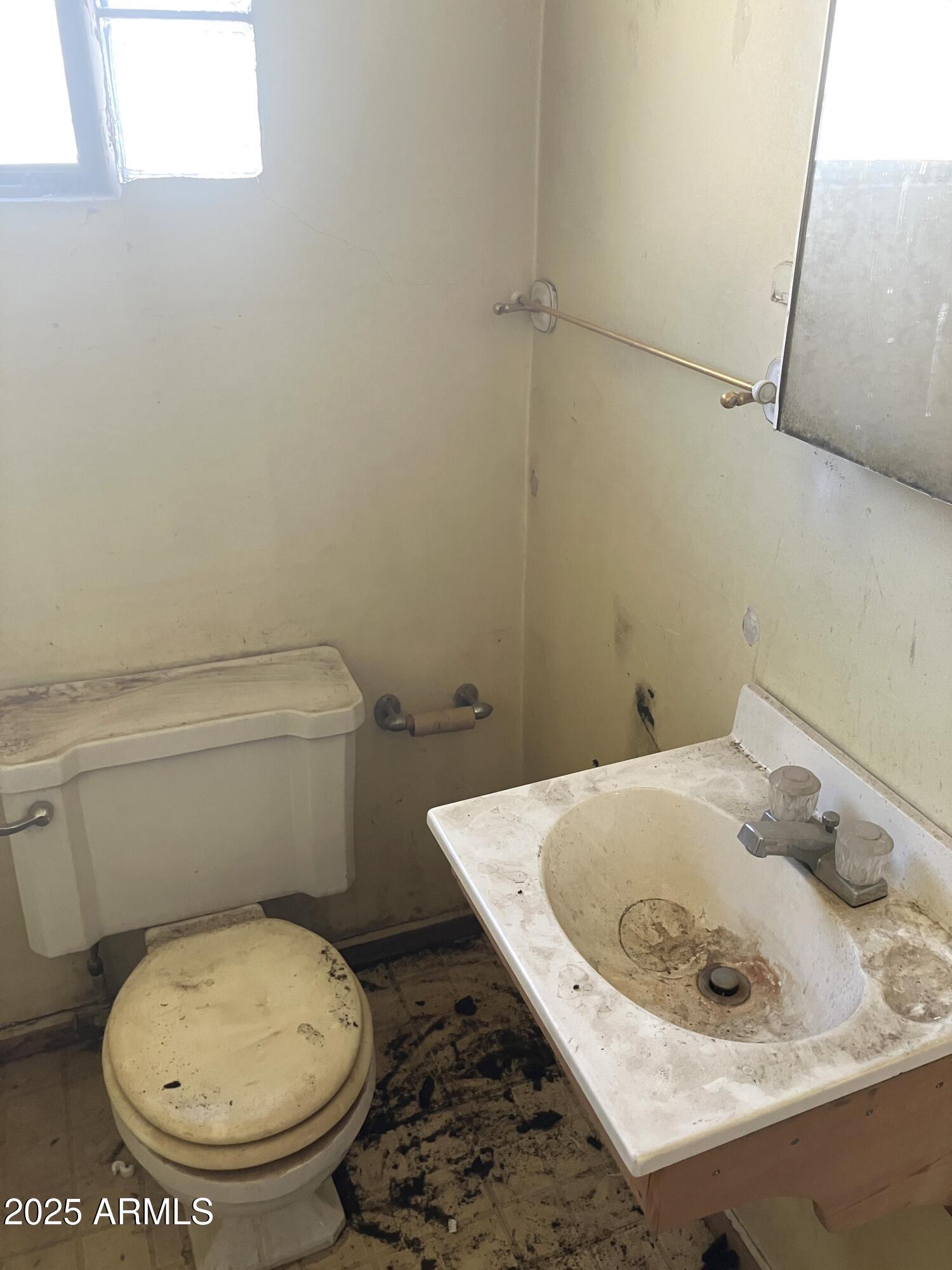 1637 East Roma Avenue Phoenix, AZ 85016 - Photo 73 of 78 a bathroom with a toilet and a sink
