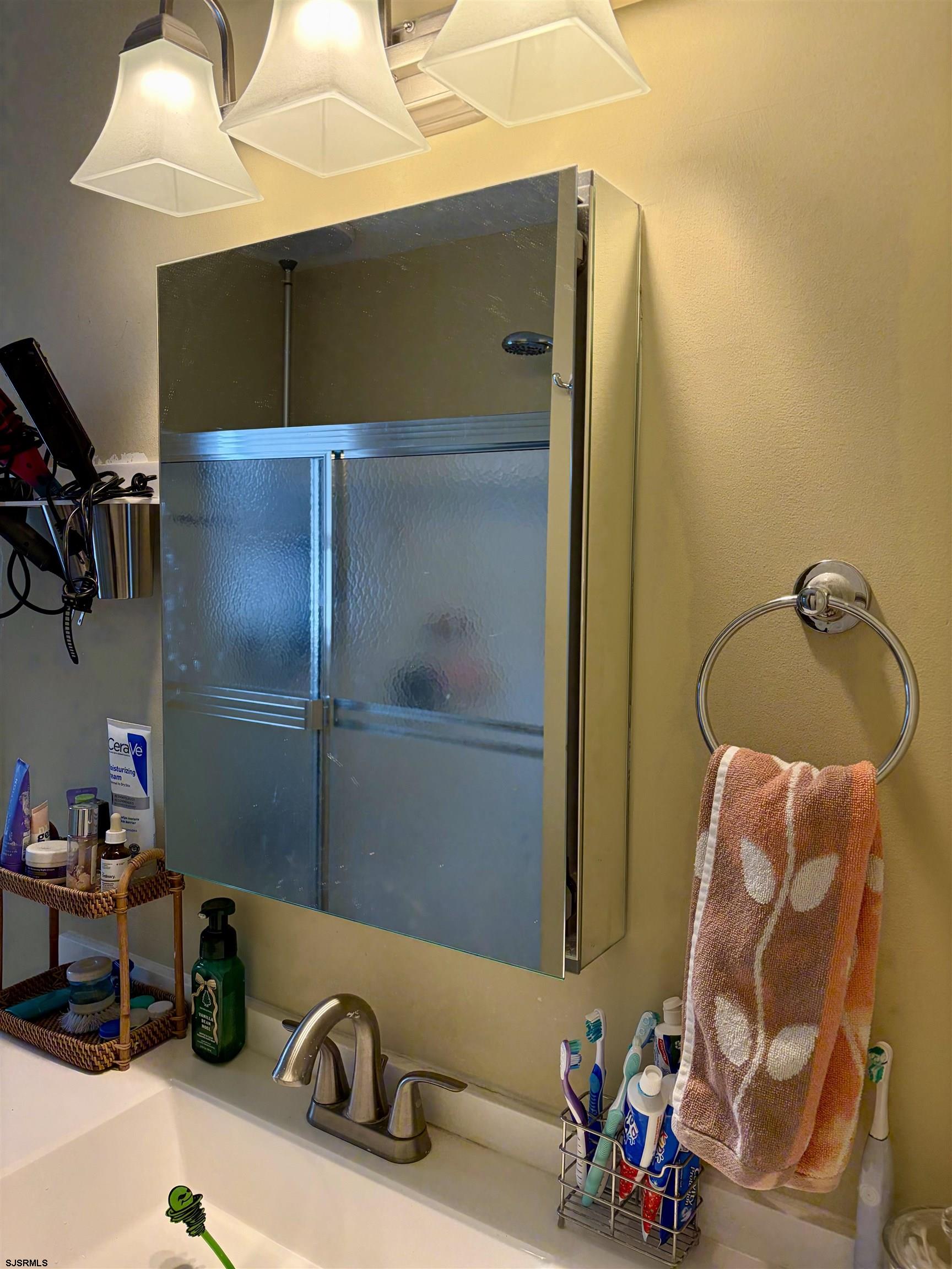 155 Chestnut Street Woodbine, NJ 08270 - Photo 15 of 18 a bathroom with a sink and a tub