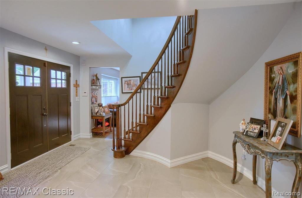 7415 Wing Lake Road Bloomfield Hills, MI 48301 - Photo 2 of 30