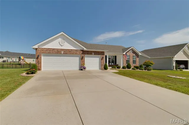 $439,500 | 212 Schuman Drive, O'Fallon, MO 63366