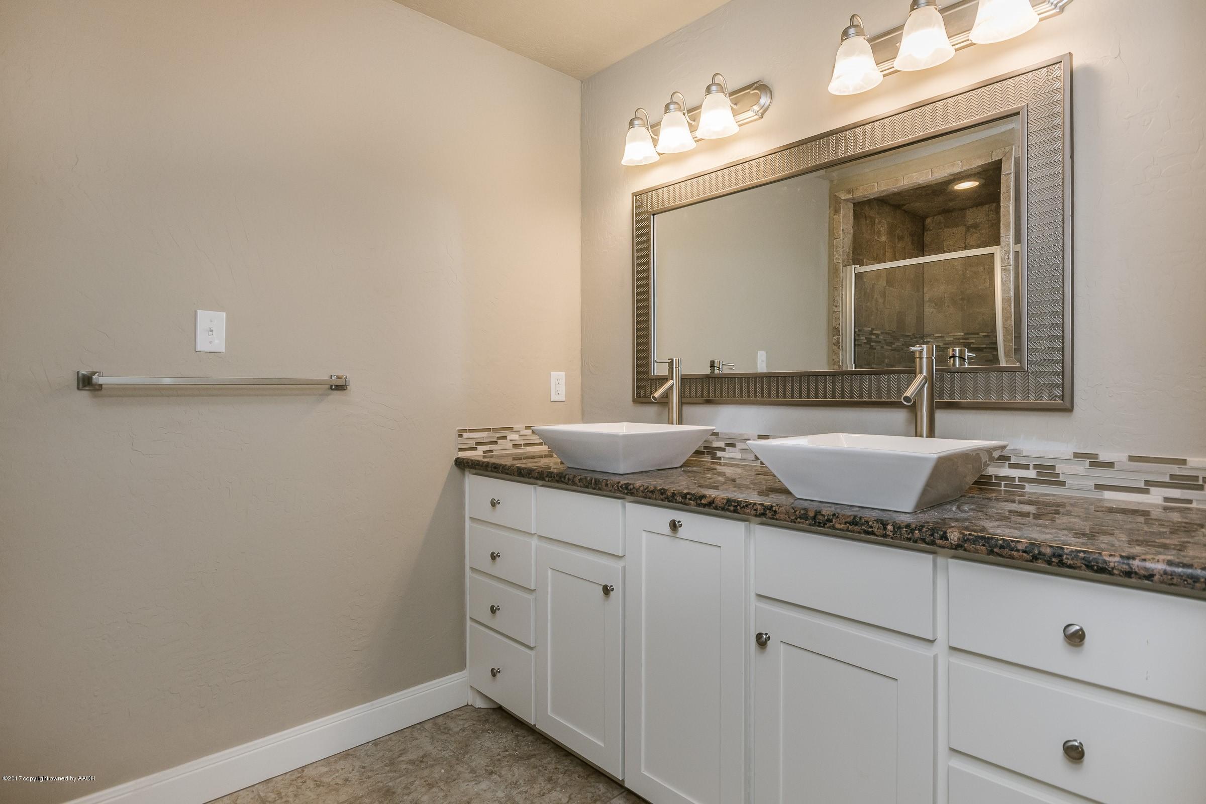 4232 Arden Road Amarillo, TX 79110 - Photo 16 of 25 018_Master Bathroom_