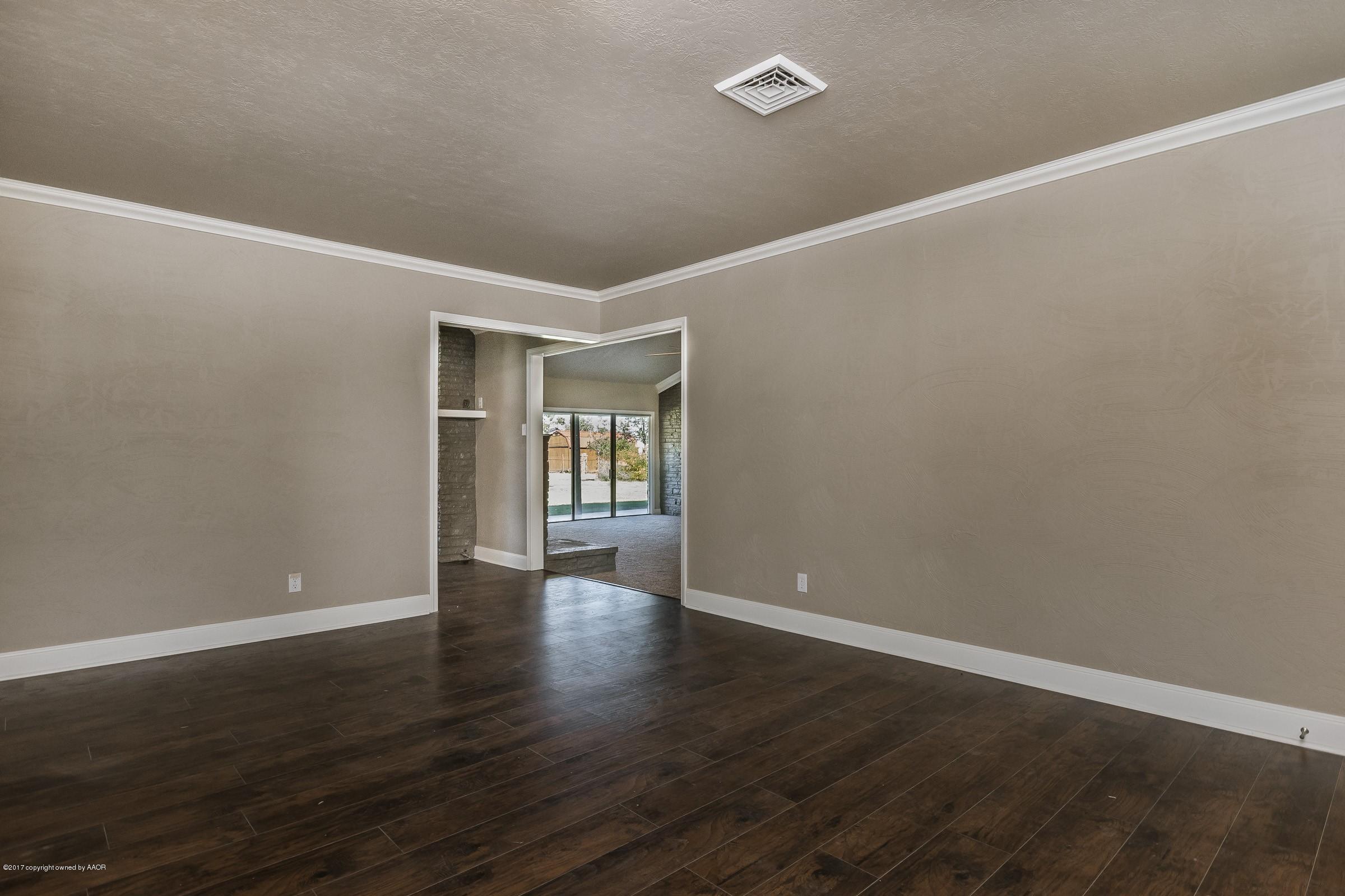 4232 Arden Road Amarillo, TX 79110 - Photo 4 of 25 005_Living Room_-2