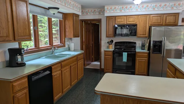 $675,000 | 34 Hubbard Grove Road, Shelburne, NH 03581