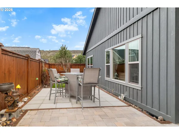 $525,000 | 442 Southeast Pioneer Drive, Prineville, OR 97754