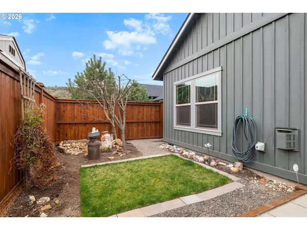$525,000 | 442 Southeast Pioneer Drive, Prineville, OR 97754