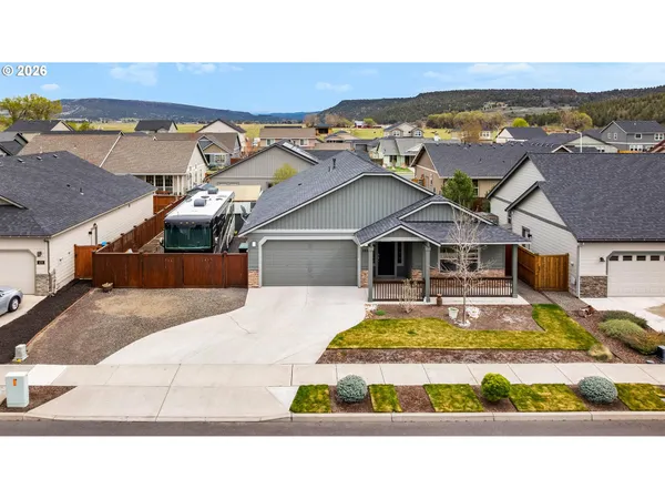 $525,000 | 442 Southeast Pioneer Drive, Prineville, OR 97754