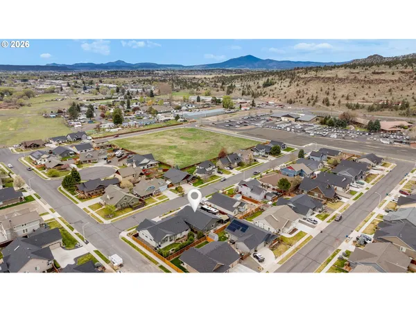$525,000 | 442 Southeast Pioneer Drive, Prineville, OR 97754