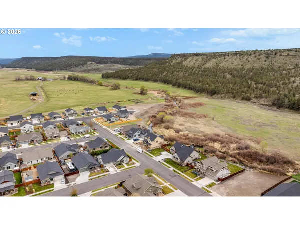 $525,000 | 442 Southeast Pioneer Drive, Prineville, OR 97754