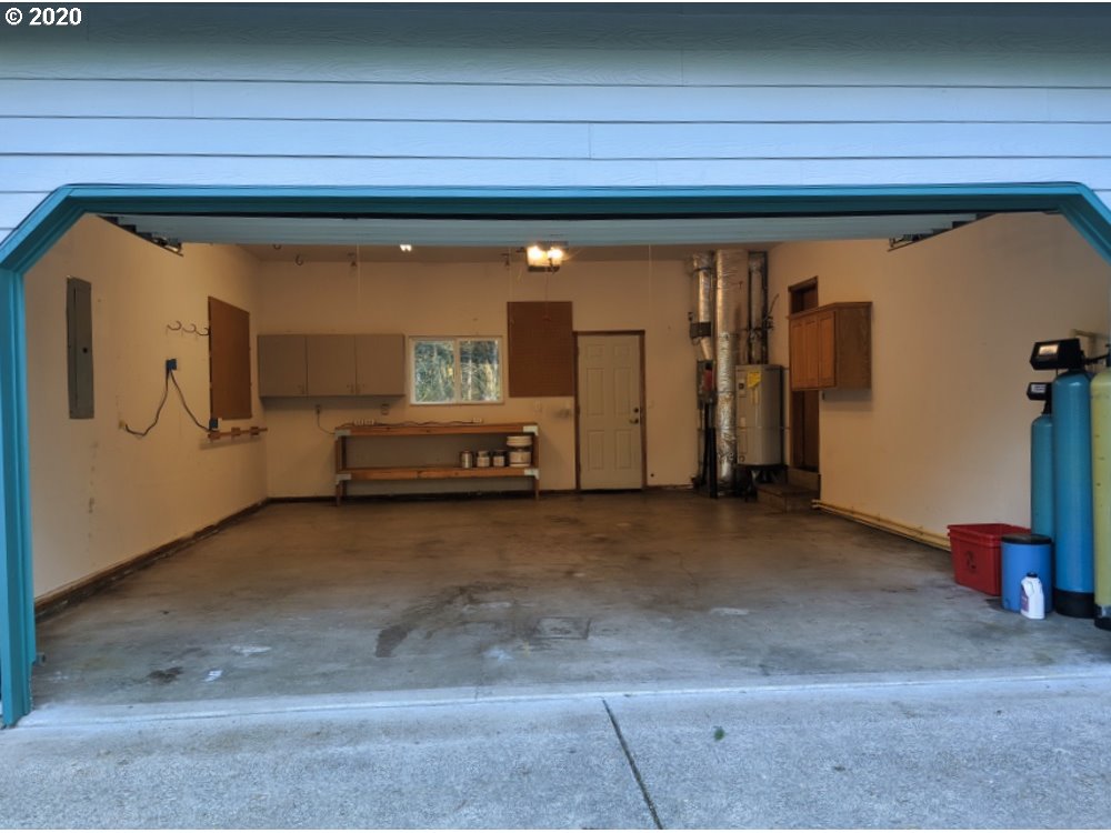67051 East Barlow Trail Road Rhododendron, OR 97049 - Photo 28 of 32 a view of parking in garage