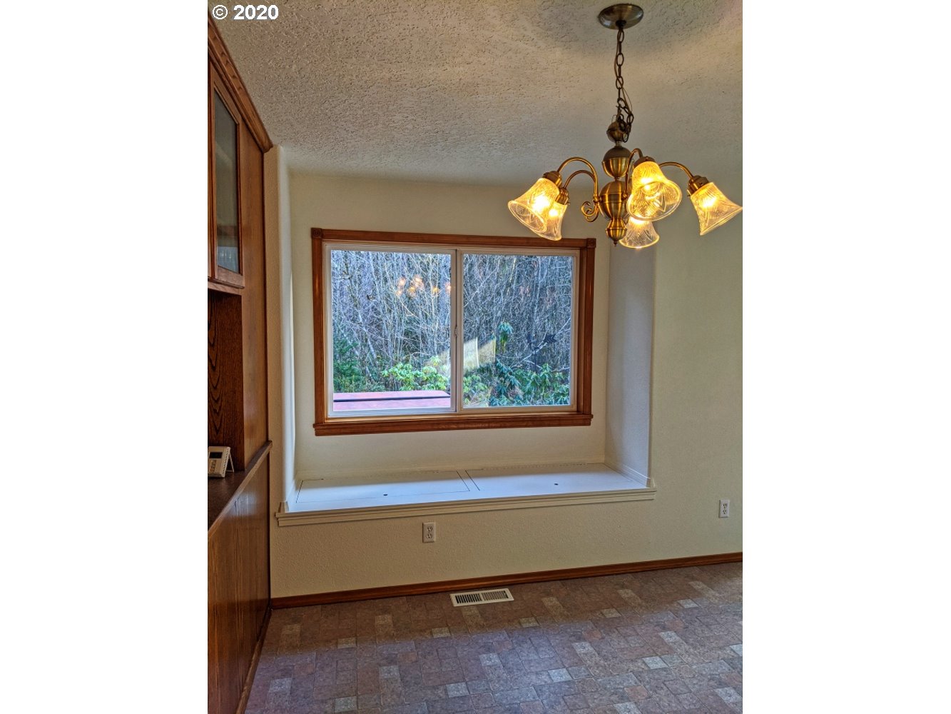 67051 East Barlow Trail Road Rhododendron, OR 97049 - Photo 9 of 32 a room with window and ceiling fan