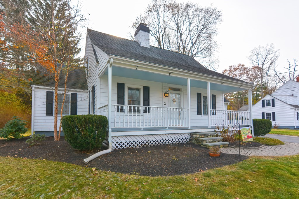 3 Orchard Place Douglas, MA 01516 - Photo 4 of 39 a front view of a house with garden