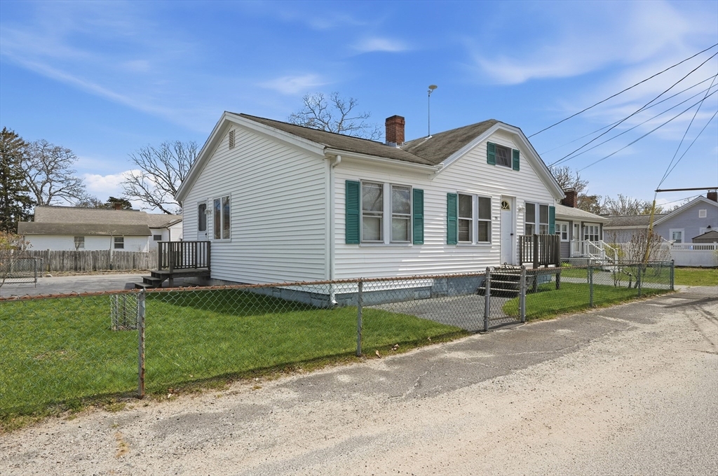 26 Bayview Street Wareham, MA 02571 - Photo 2 of 31