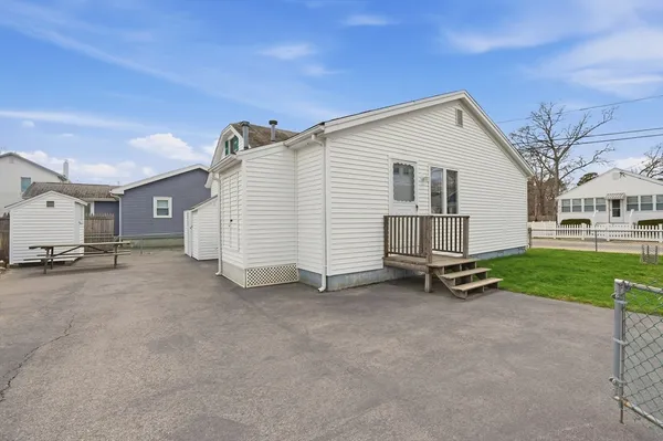 $429,999 | 26 Bayview Street, Wareham, MA 02571
