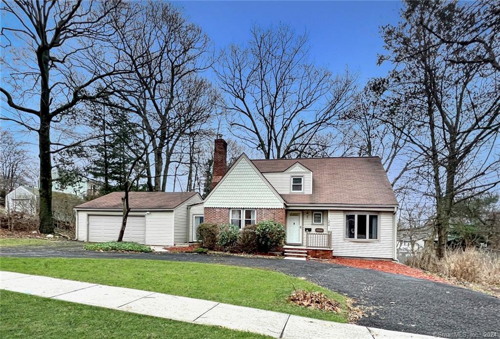 Welcome to 124 Crestview Ave in Springdale.