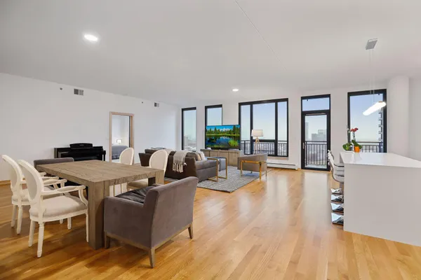 $5,500 | 1240 South 2nd Street, Unit 1323, Minneapolis, MN 55415