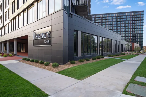 $5,500 | 1240 South 2nd Street, Unit 1323, Minneapolis, MN 55415