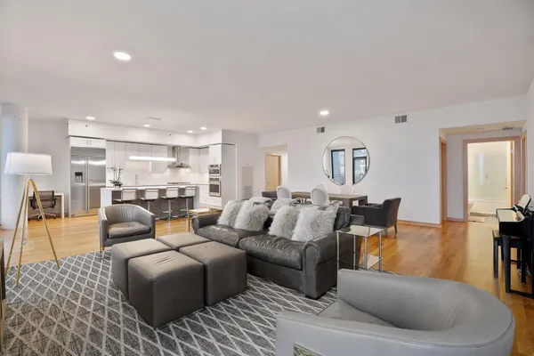 $5,500 | 1240 South 2nd Street, Unit 1323, Minneapolis, MN 55415