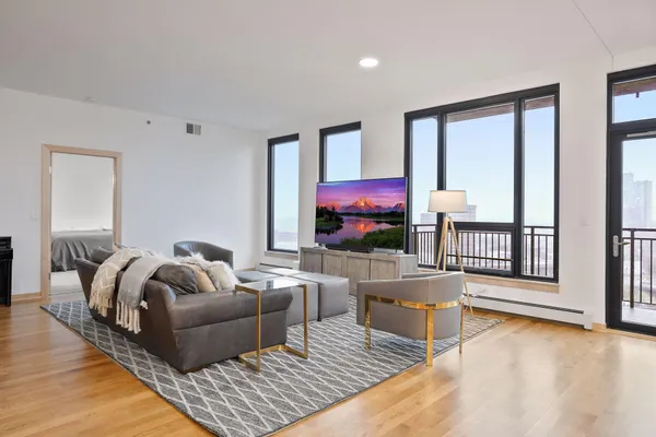 $5,500 | 1240 South 2nd Street, Unit 1323, Minneapolis, MN 55415